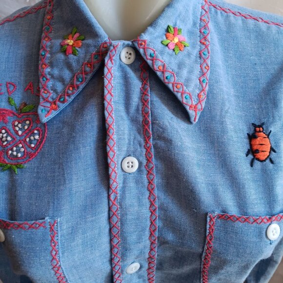 Small Vintage Top 70s Women's Butterfly Embroidered Chambray Denim Shirt Hippie - Picture 1 of 10